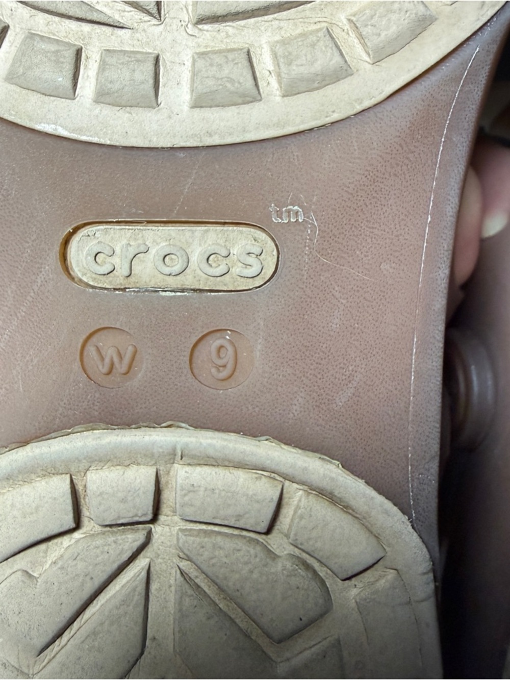 Croc’s Charlie T Strap Mary Jane SZ 9 Brown/Beige Sandals Beach Summer Slip On - Picture 7 of 10